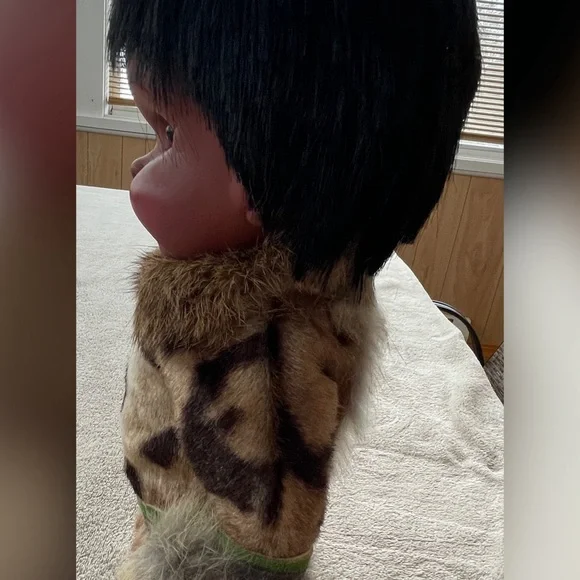Vintage 11” Alaska Eskimo Souvenir Doll Real Fur Parka & Boots 1960s - Picture 4 of 8